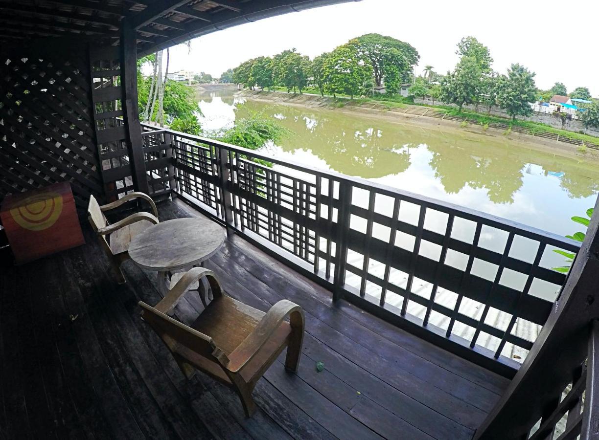 The Riverside Guest House Lampang Exterior foto